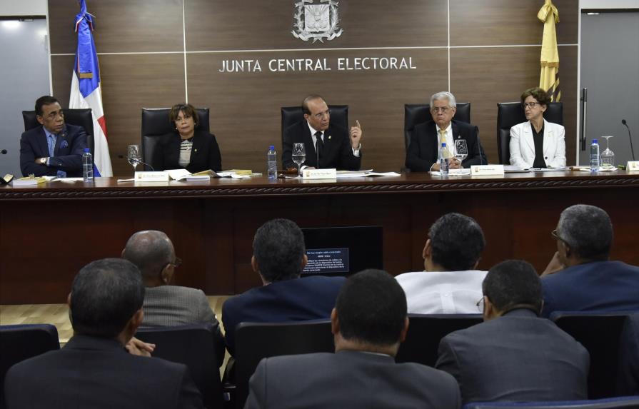 Partidos y Junta Central Electoral debaten hoy primarias internas