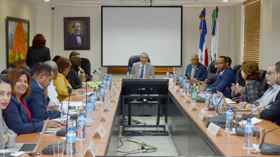 CNSS dispone habilitación y supervisión de fondos de pensiones a miembros de las FFAA