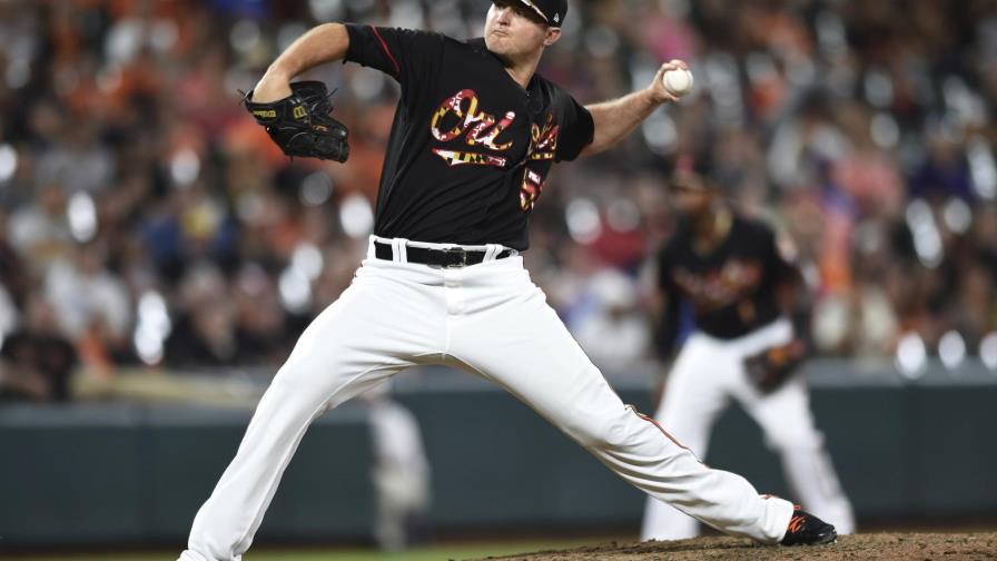 Los Yankees refuerzan su bullpen; adquieren a Zach Britton de los Orioles