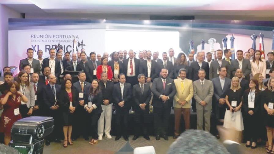 Gómez Casanova considera prioritaria la  conectividad marítima del país