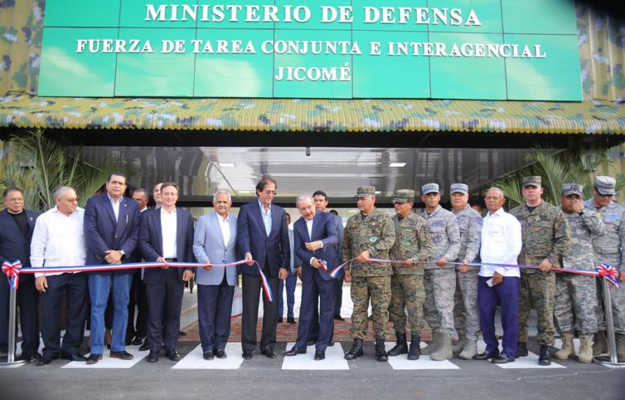 Presidente Medina inaugura puesto de chequeo militar en Jicomé, en Valverde