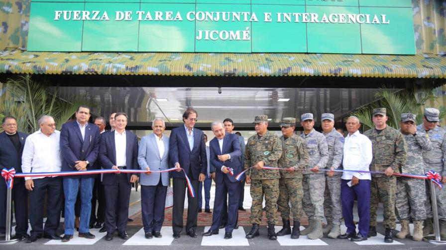 Presidente Medina inaugura puesto de chequeo militar en Jicomé, en Valverde Presidente Medina inaugura puesto de chequeo militar en Jicomé, en Valverde