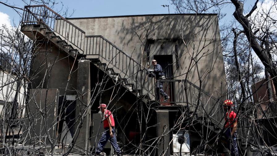 Los peores incendios de Grecia se cobran ya 80 vidas y continúa la búsqueda