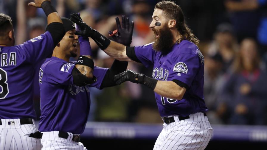 Rockies vencen 3-2 a Astros con jonrón de Blackmon en 9no