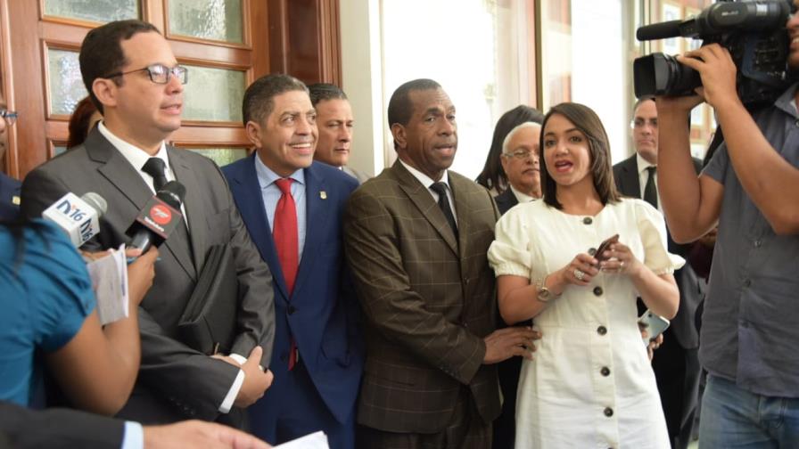  Abogados del PRM depositan  expediente en la Fiscalia para investigar a Joao Santana y Mónica Moura 