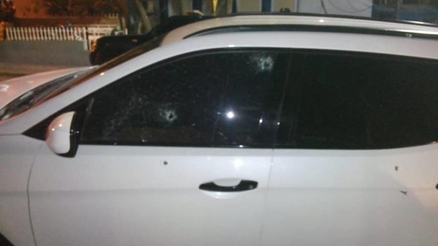 Tirotean yipeta del pelotero Fernando Abad en La Romana Tirotean yipeta del pelotero Fernando Abad en La Romana