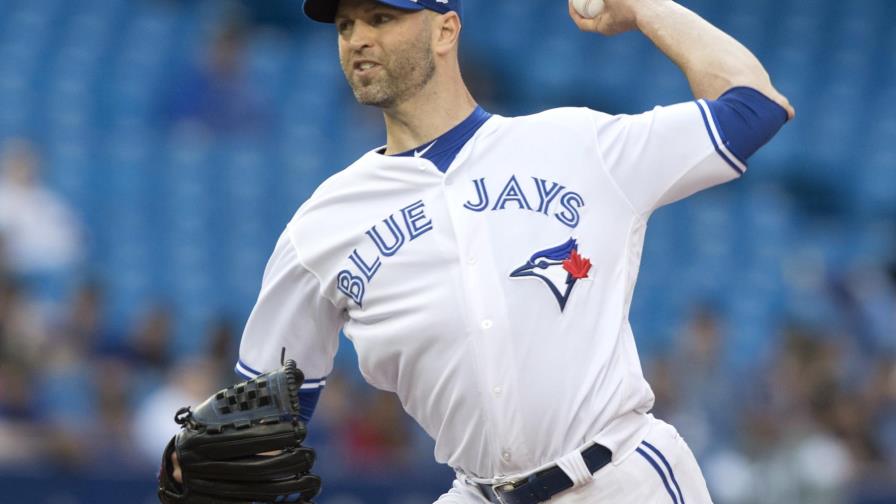 Los Yankees y Milwaukee refuerzan cuerpo monticular