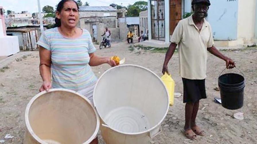 La crisis de agua afecta a varios sectores de Moca 