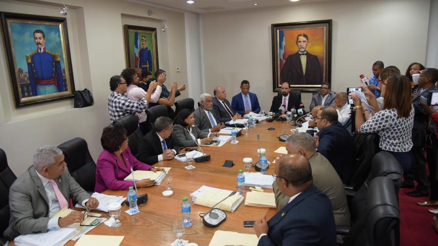 Suspenden reunión de la comisión especial que estudia Ley de Partidos