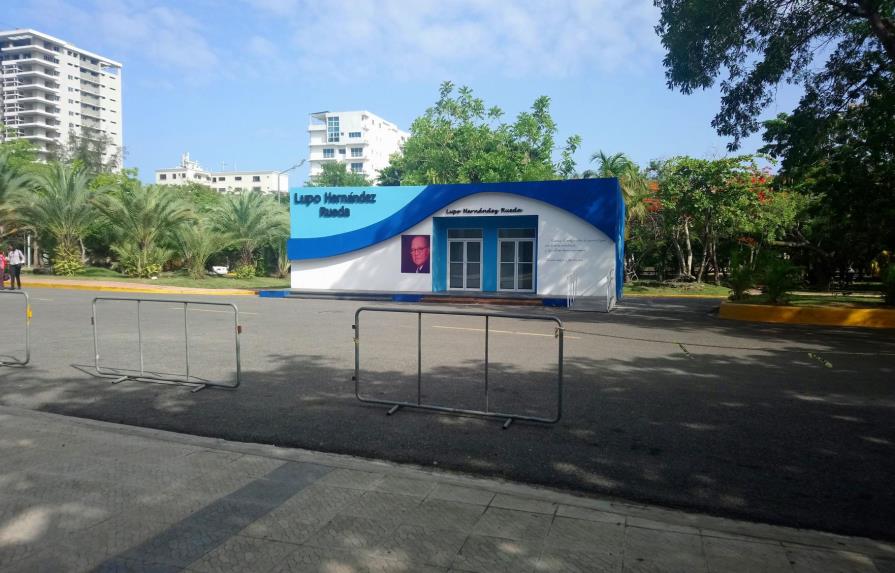 Contratistas esperan pagos para desmontar stands de Plaza de la Cultura