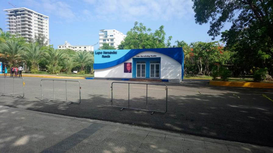 Contratistas esperan pagos para desmontar stands de Plaza de la Cultura