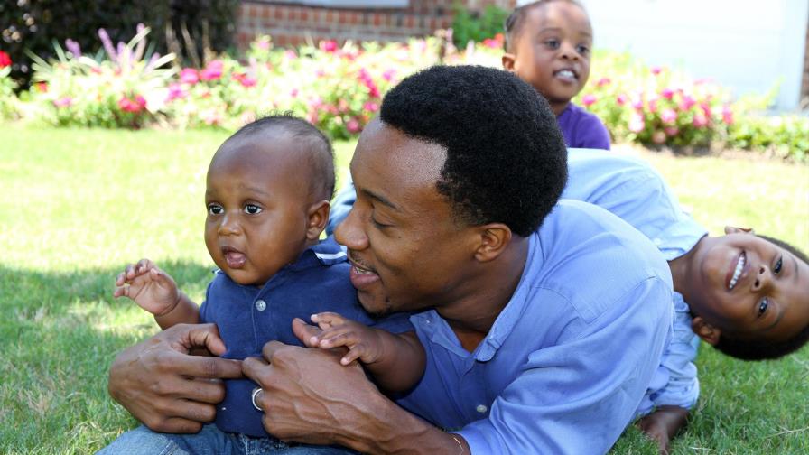 Padres han descuidado papel en la familia; deben adecuarse a la época Padres han descuidado papel en la familia; deben adecuarse a la época