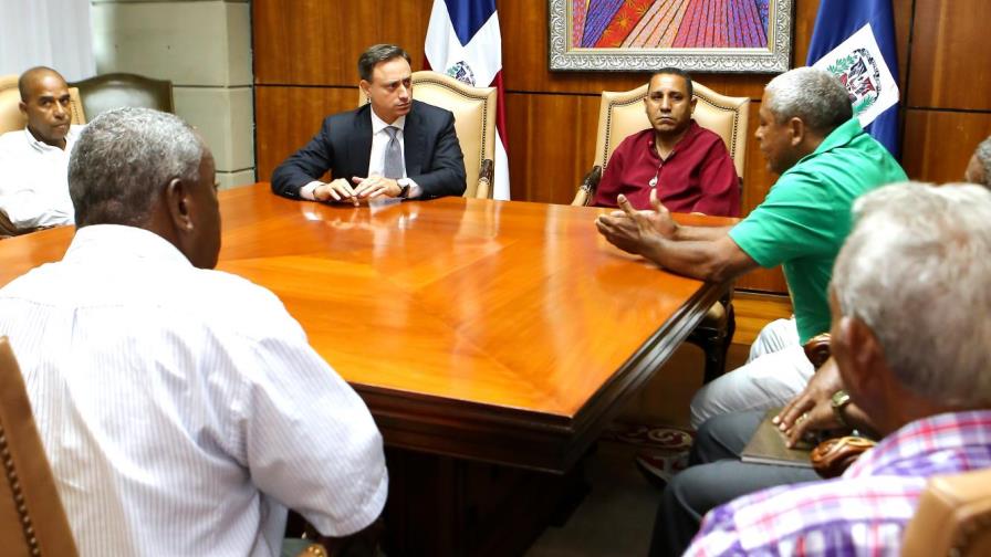 Procurador ofrece información de investigación al Comité de Lucha de Los Tres Brazos Procurador ofrece información de investigación al Comité de Lucha de Los Tres Brazos