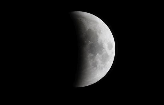 En vivo: Eclipse lunar más largo del siglo,  la llamada “luna de sangre”