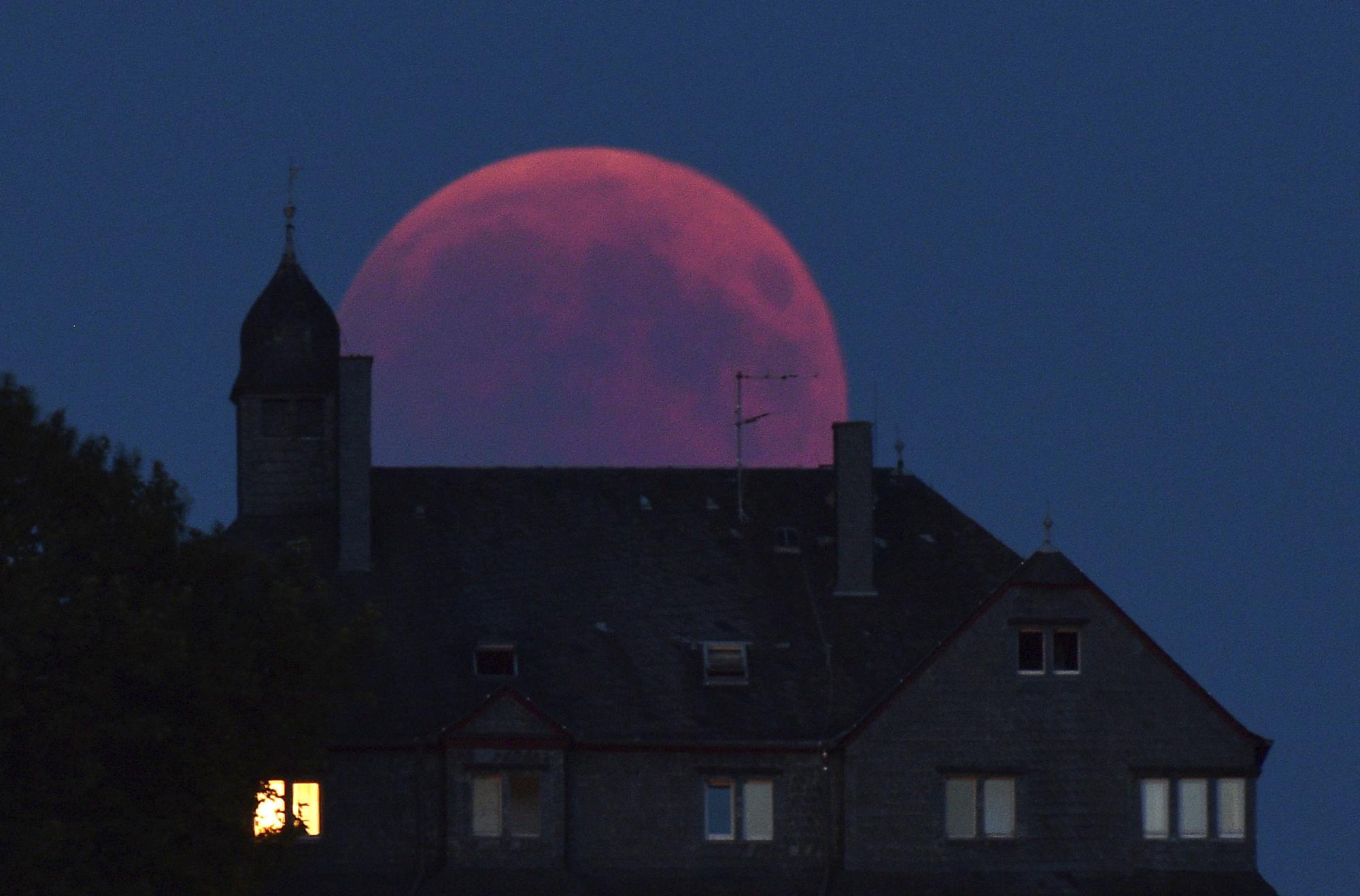 La Luna se tiñe de rojo 