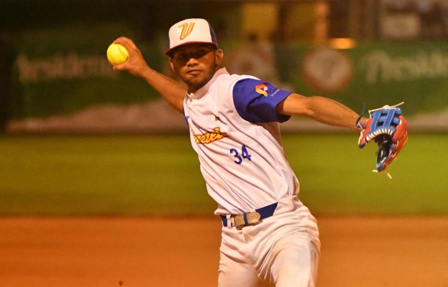 Venezuela vence a Dominicana por blanqueada de 5-0 en sóftbol