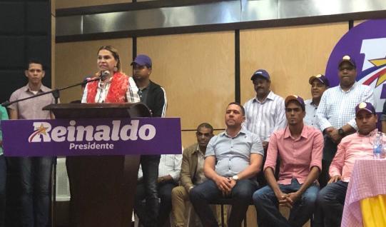 Sonia Mateo anuncia su apoyo a Reinaldo y dice que será el “sucesor de Danilo”