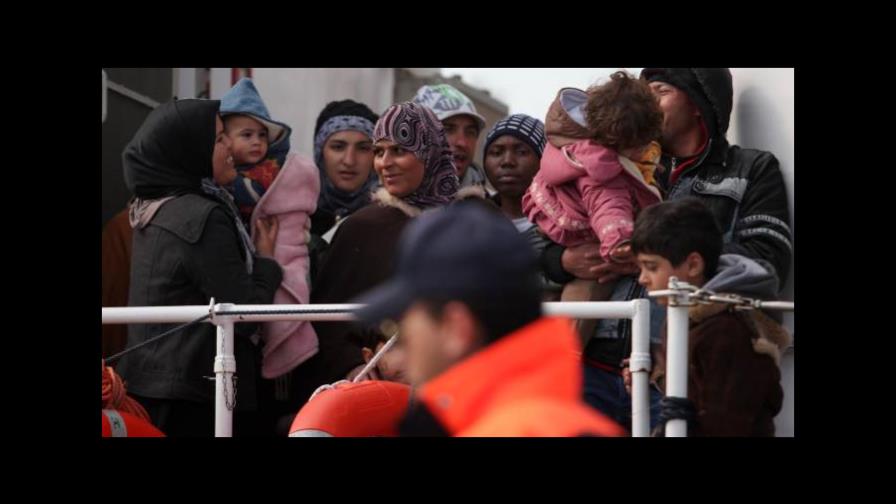 España niega colapso en centros de inmigrantes y pide solución europea España niega colapso en centros de inmigrantes y pide solución europea