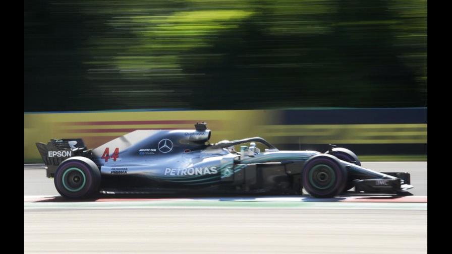 Lewis Hamilton gana Gran Premio de Hungría y aumenta ventaja sobre Sebastian Vettel Lewis Hamilton gana Gran Premio de Hungría y aumenta ventaja sobre Sebastian Vettel