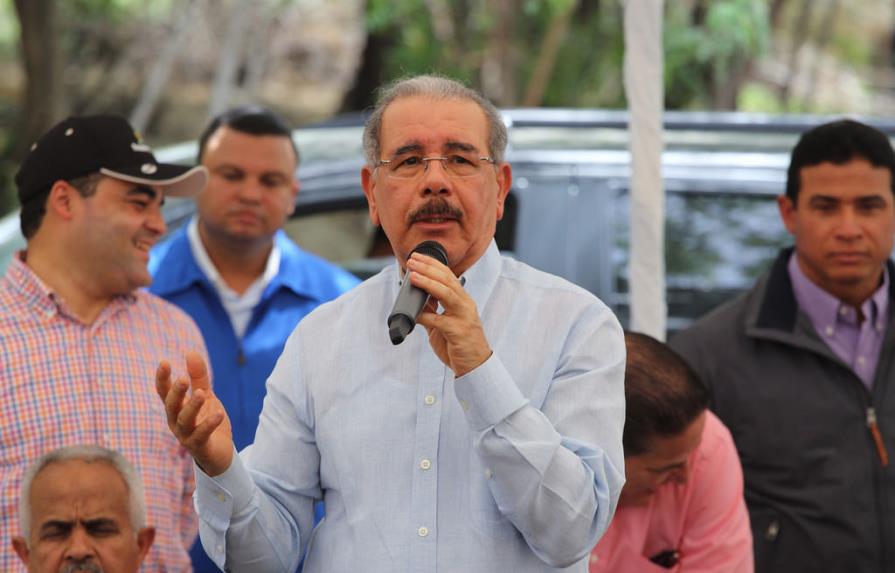 Danilo Medina brinda por los padres en su día y una respuesta se hace viral