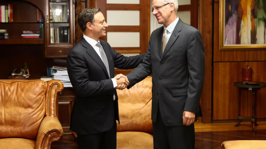 Procurador y encargado de negocios de EEUU tratan colaboración para fortalecer persecución del crimen Procurador y encargado de negocios de EEUU tratan colaboración para fortalecer persecución del crimen