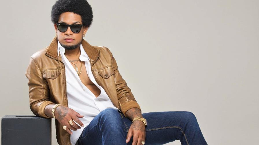 Vakeró ventila problemas con la madre de uno de sus hijos; dice lo está extorsionando