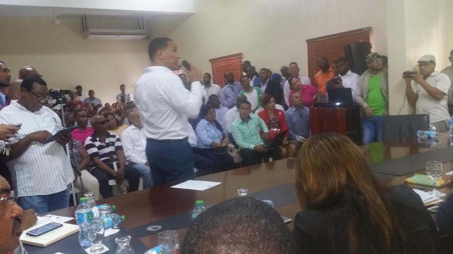 Residentes de Boca Chica asiste a Sala Capitular para apoyar gasoducto de AES Residentes de Boca Chica asiste a Sala Capitular para apoyar gasoducto de AES