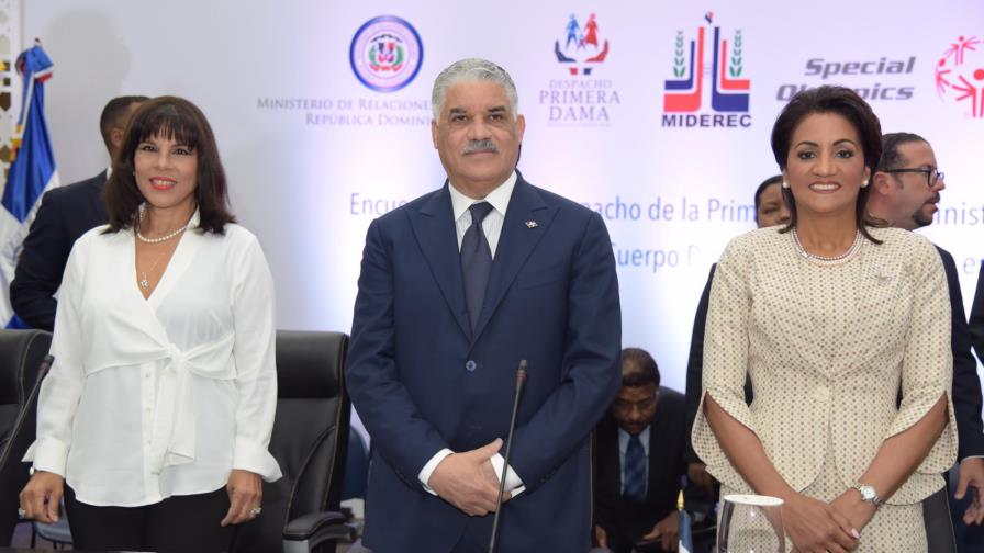 Canciller Miguel Vargas y Primera Dama se reúnen con Cuerpo Diplomático acreditado en el país