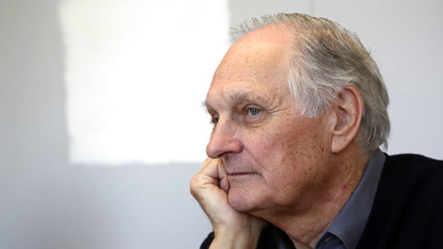 Astro de “M.A.S.H.” Alan Alda revela que tiene Parkinson Astro de “M.A.S.H.” Alan Alda revela que tiene Parkinson