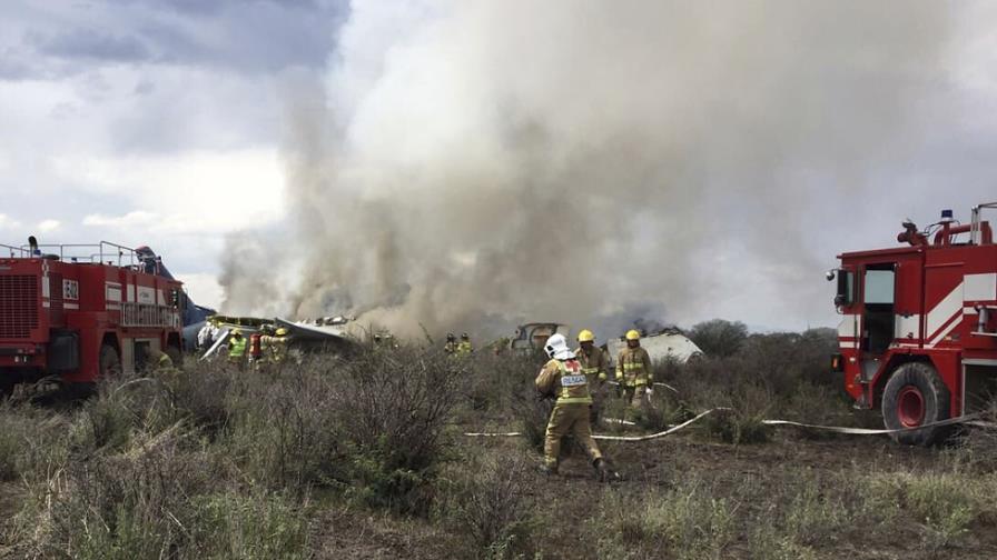 Un avión de pasajeros se estrella en el norte de México