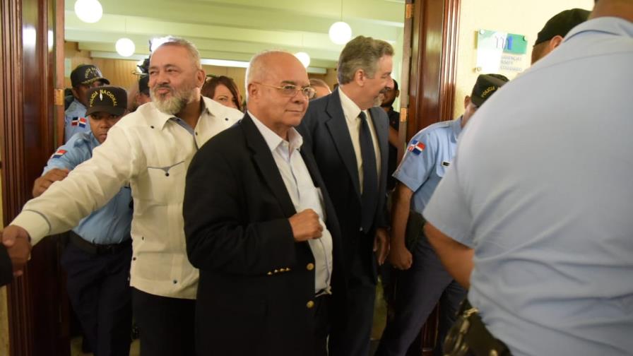 Todavía siguen en el Palacio de Justicia los once imputados por venta de Los Tres Brazos