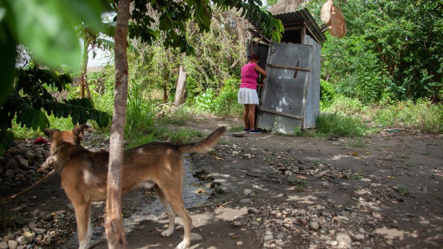 La economía dominicana crece pero hay mucha gente que todavía defeca en letrinas
