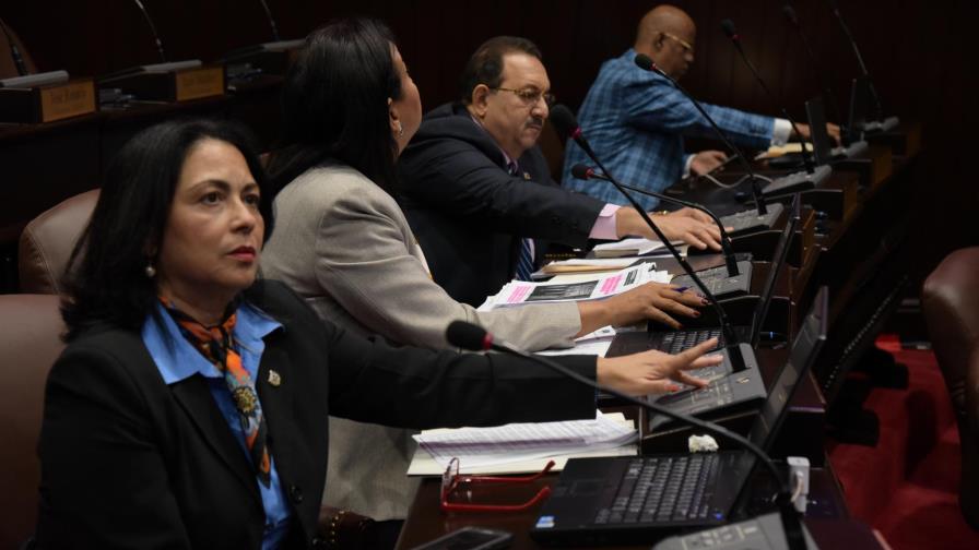 Cámara de Diputados aprueba ley que regula el uso de símbolos patrios Cámara de Diputados aprueba ley que regula el uso de símbolos patrios