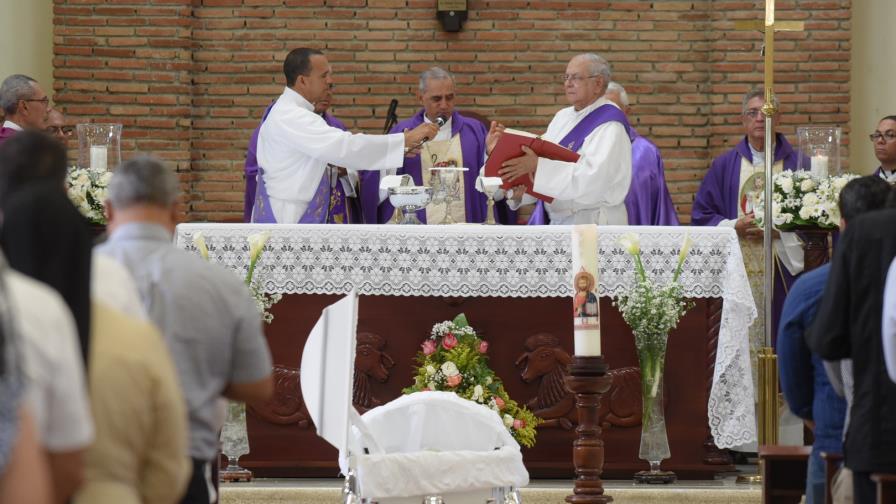 Sepultan en Licey al Medio restos de la madre de monseñor Diómedes Espinal Sepultan en Licey al Medio restos de la madre de monseñor Diómedes Espinal