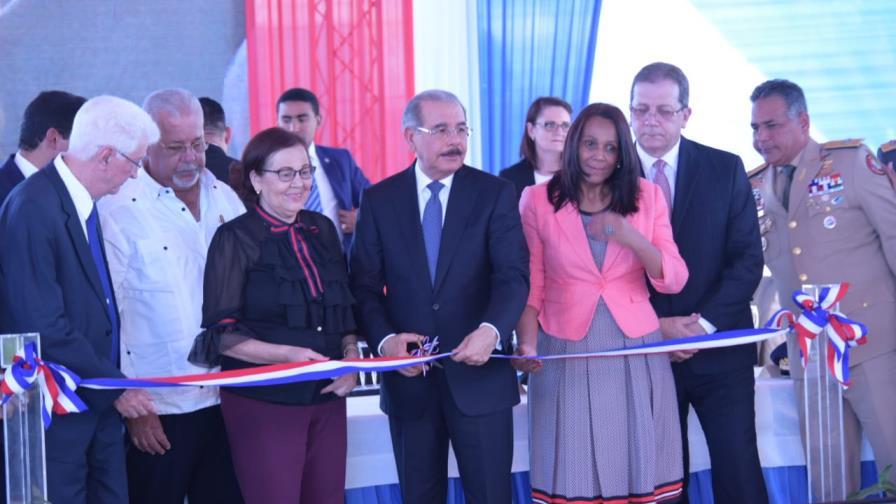 Presidente Medina pone en funcionamiento el 9-1-1 en Peravia Presidente Medina pone en funcionamiento el 9-1-1 en Peravia