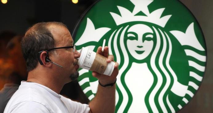 Starbucks se alía con Alibaba para competir en “guerra del café” en China
