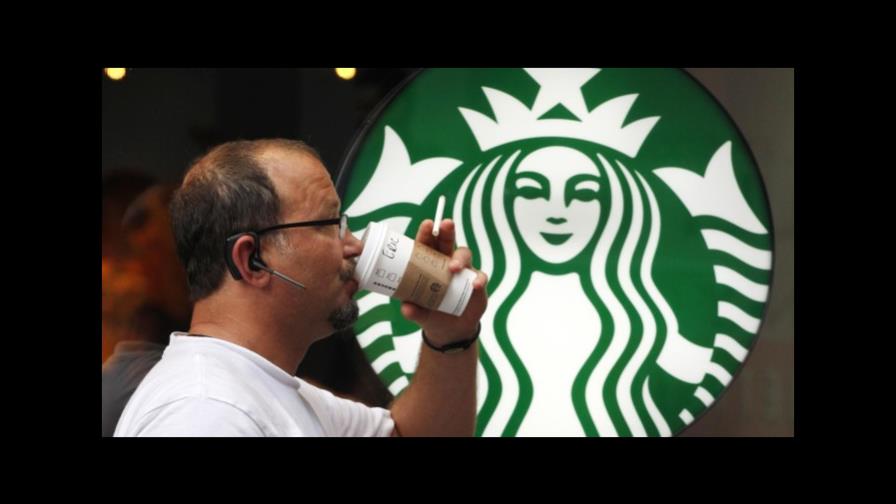 Starbucks se alía con Alibaba para competir en “guerra del café” en China