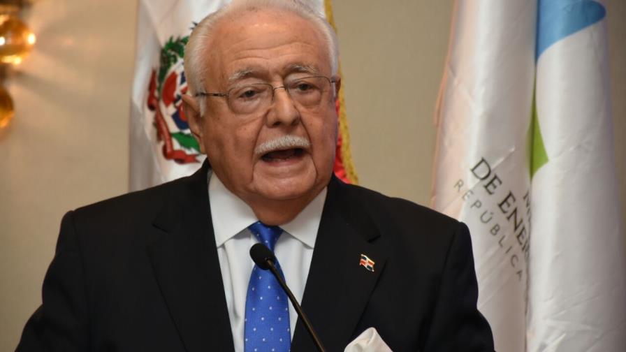 Antonio Isa Conde deplora miopía de los políticos ante firma Pacto Eléctrico