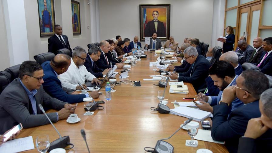 Se impone línea de Danilo en comisión de diputados; partidos decidirán método