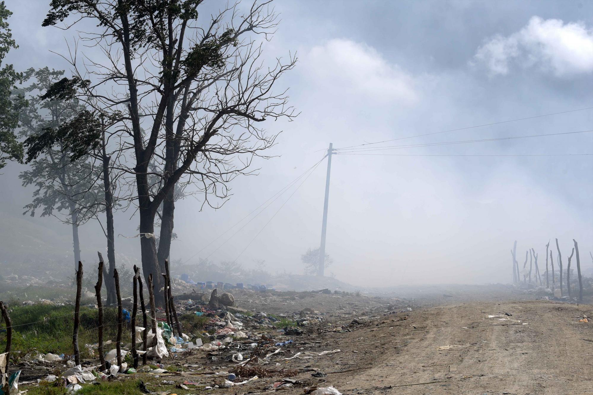 El humo proveniente del vertedero afecta sectores de Tamboril.