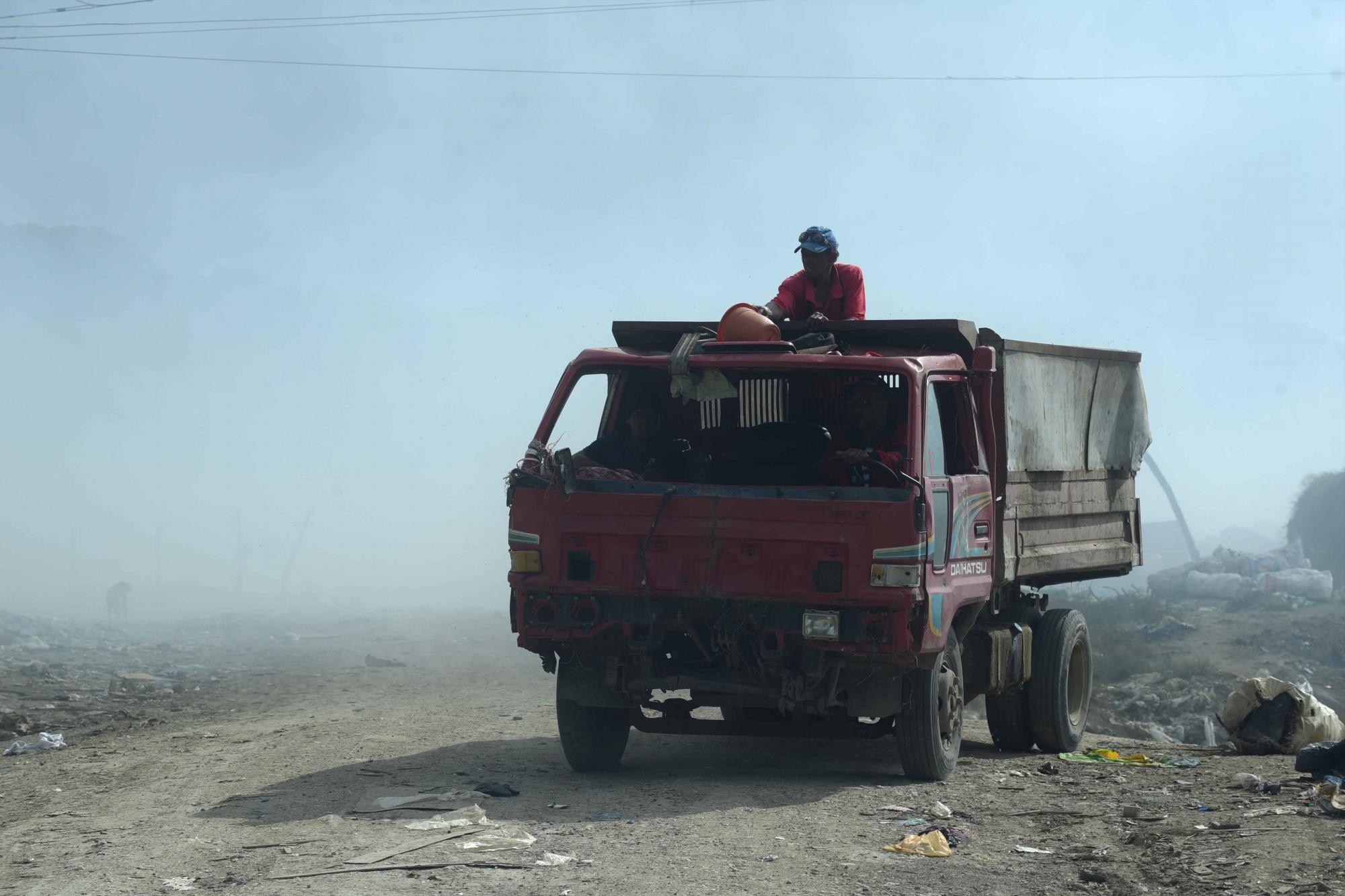 El humo proveniente del vertedero afecta sectores de Tamboril.