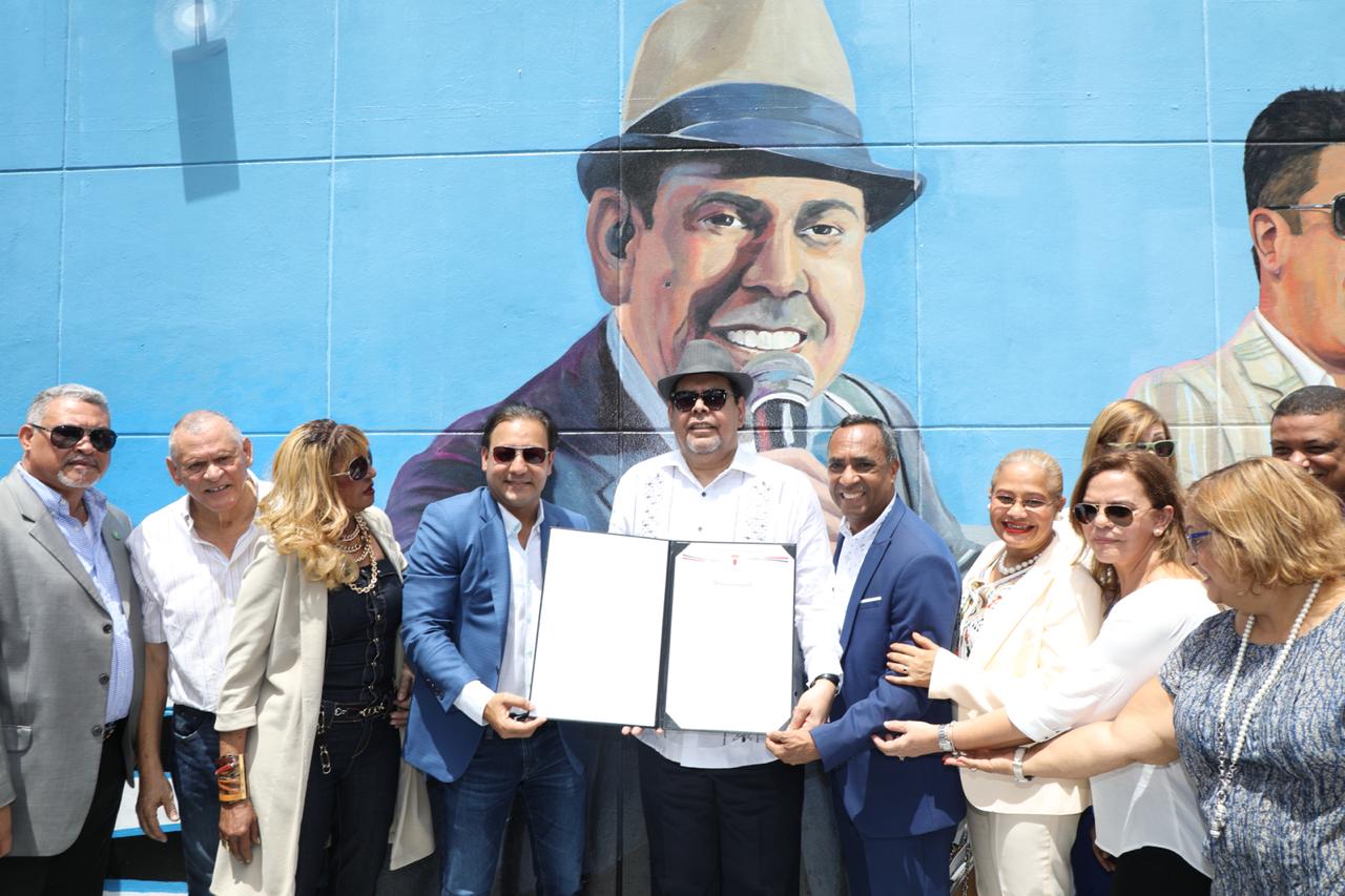 Fernando Villalona estuvo presente en el acto
