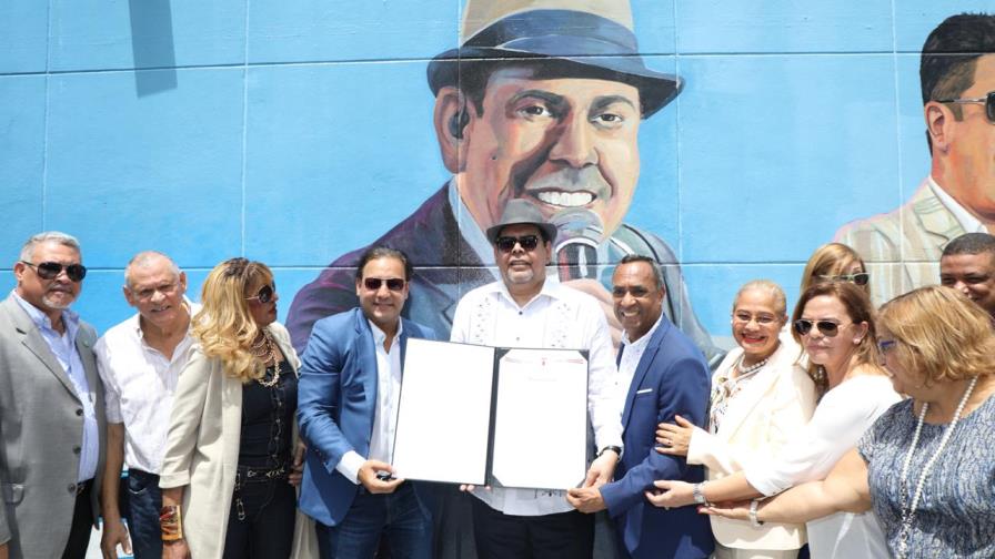 Abel Martínez inaugura mural en honor al merengue con presencia de cuatro grandes merengueros