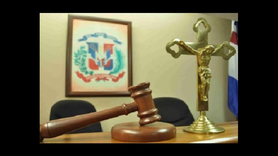 Tribunal impone fianza de RD$50 mil a mujer que agredió agente de Digesett y fue captada en un video Tribunal impone fianza de RD$50 mil a mujer que agredió agente de Digesett y fue captada en un video