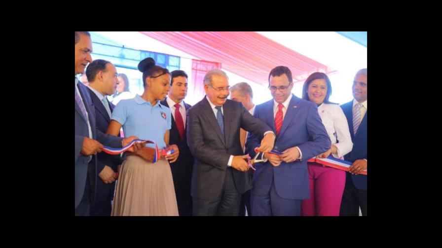 Presidente inaugura escuela y dos estancias infantiles en La Romana