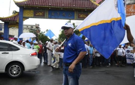 Abinader y Carolina encabezan “Parada Cívica”del PRM contra la corrupción