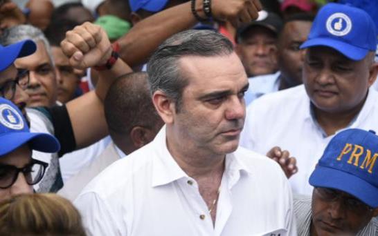 Abinader y Carolina encabezan “Parada Cívica”del PRM contra la corrupción