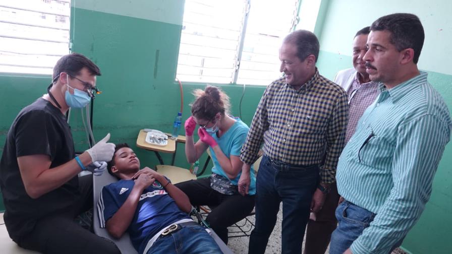 Reinaldo Pared encabeza operativo odontológico en el ensanche Kennedy 