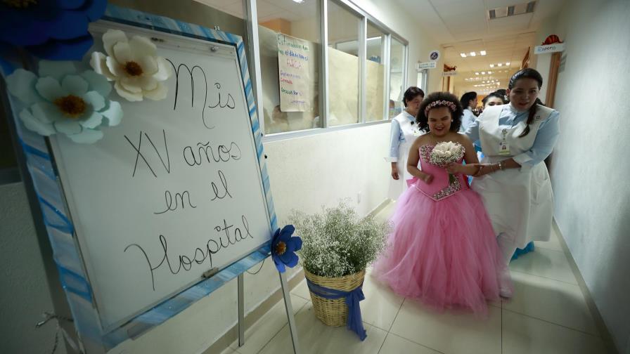 Una fiesta de 15 años que trata de hacer olvidar el dolor de una enfermedad