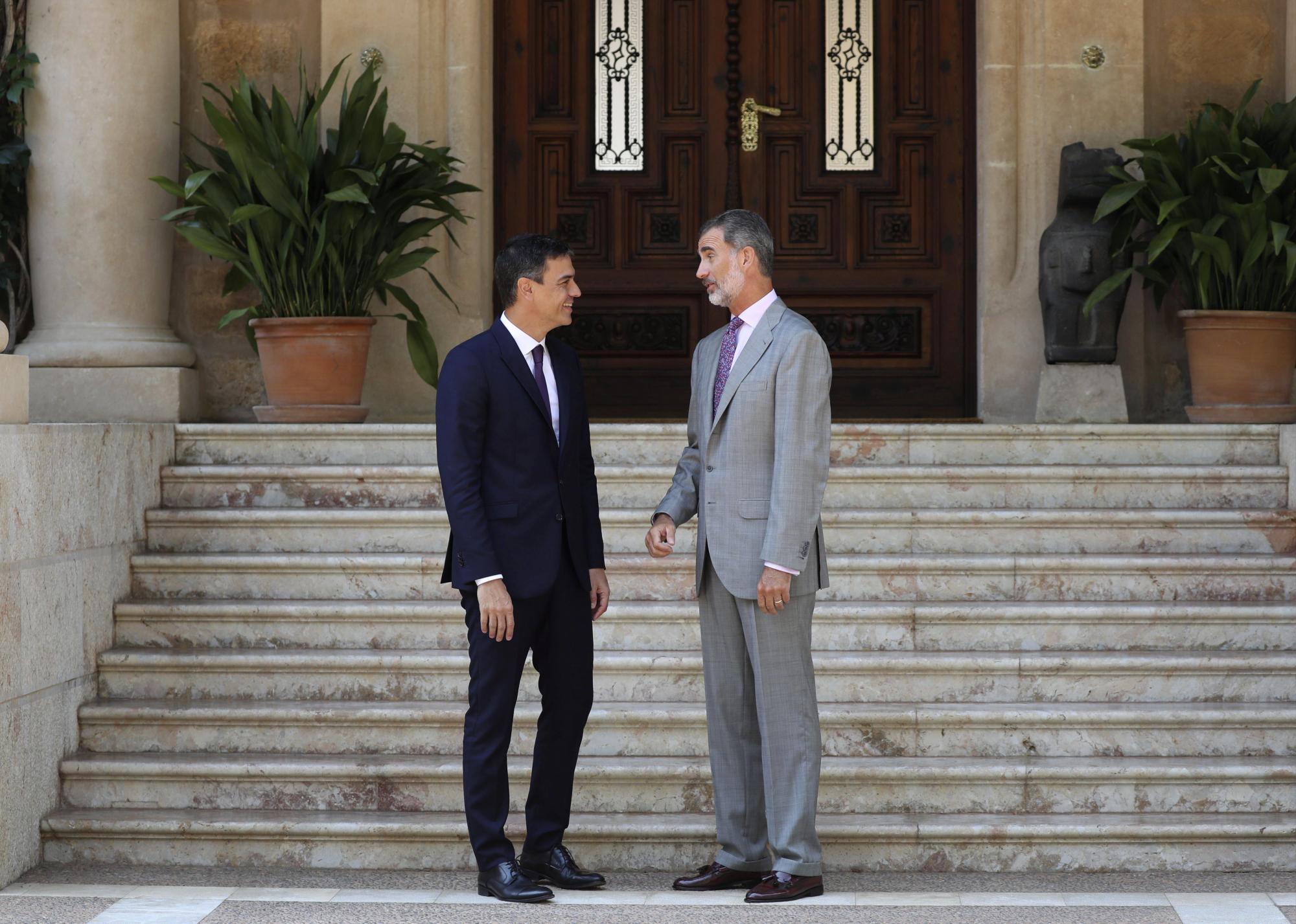 El rey Felipe y el presidente Pedro Sánchez 